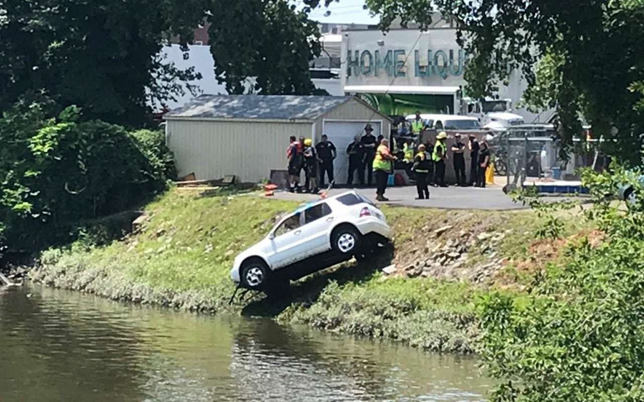 Две мойки по цене одной: вот как можно утопить Мерседес