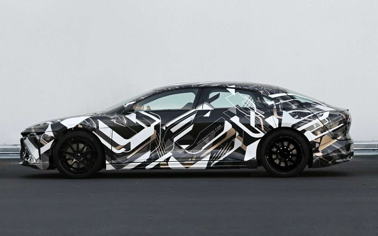 Электрическая «Люся» покрасовалась на фоне конкурентов