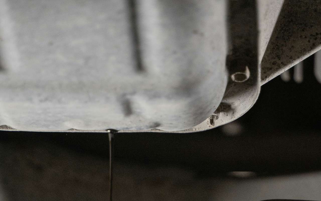 Утечка этих жидкостей из автомобиля очень опасна