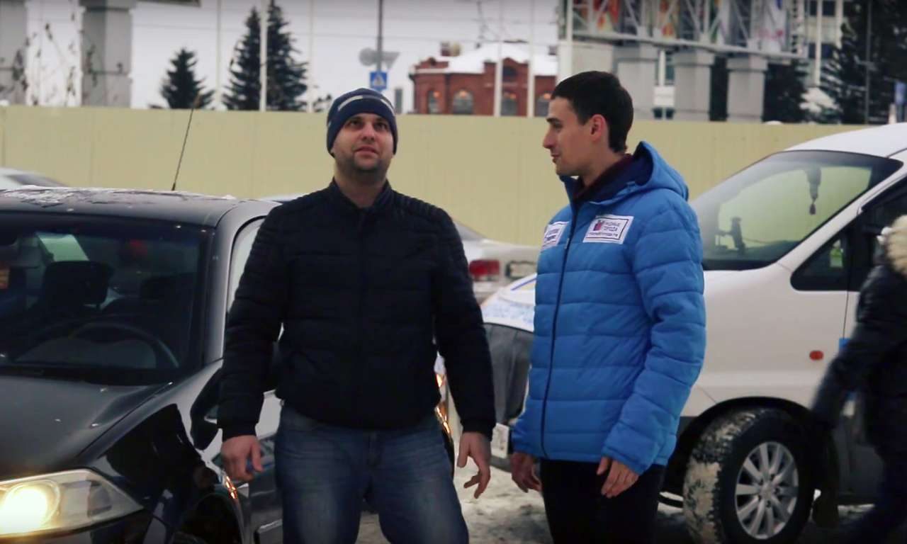 Вежливость способна открыть даже… шлагбаум