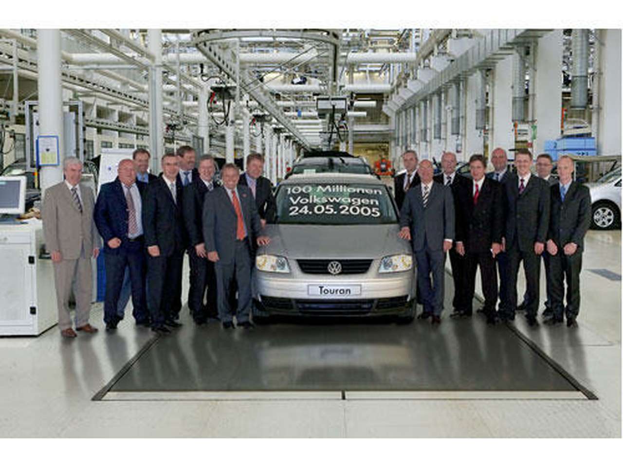 100-миллионный Volkswagen сошел с конвейера в Вольфсбурге