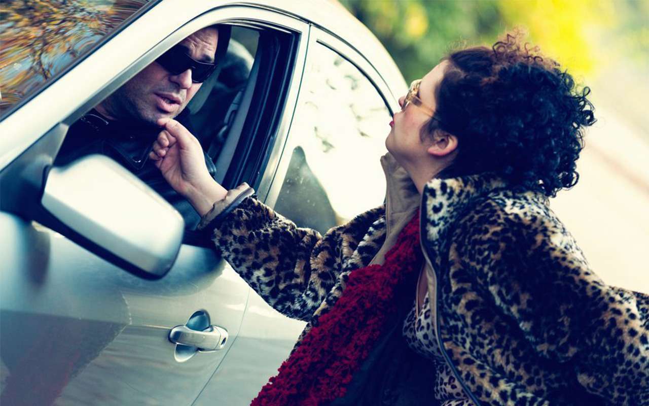 Пассажирка пригласила таксиста на чай и угнала его машину