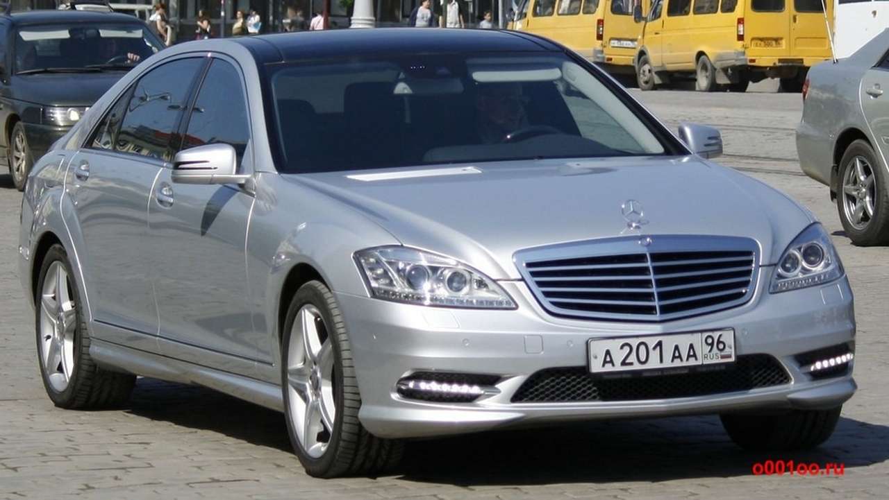 За автоаппетиты сити-менеджера Екатеринбурга поплатился завгар