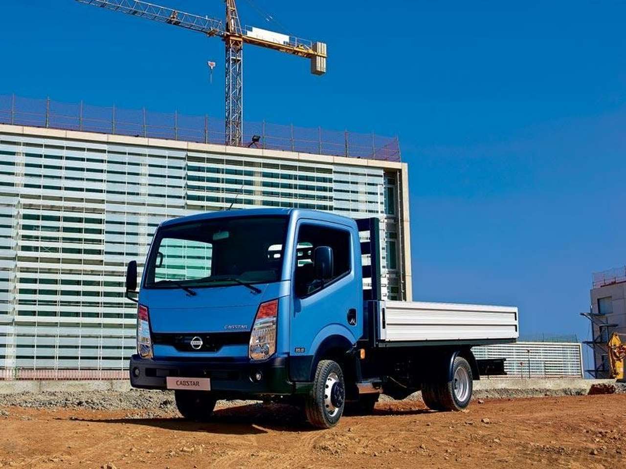 Компактный бескапотный «Ниссан-Кэбстар» грузоподъемностью 1640–1680 кг будет представлен с тремя вариантами колесной базы.