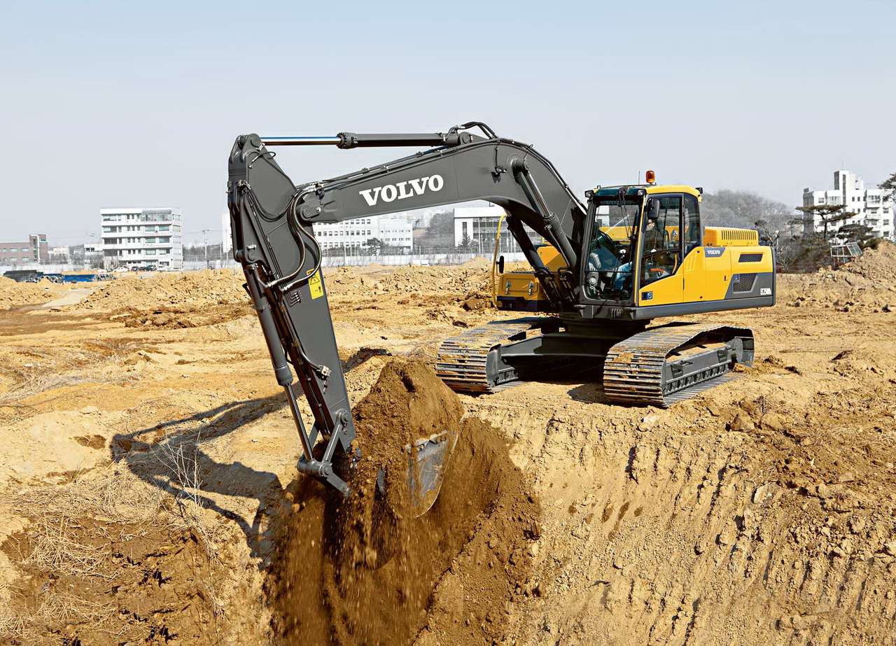 Гусеничный экскаватор Volvo EC250DL: из Калуги по требованию