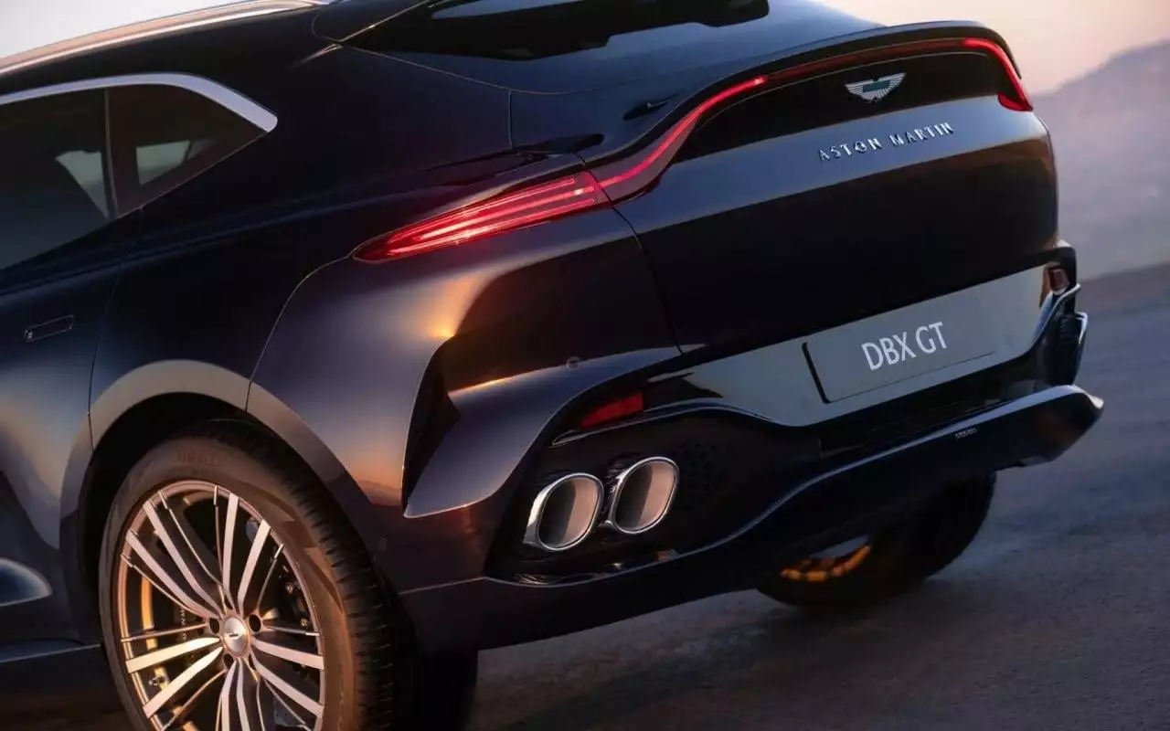 Новая и самая крутая версия кроссовера от Aston Martin — что в ней есть?
