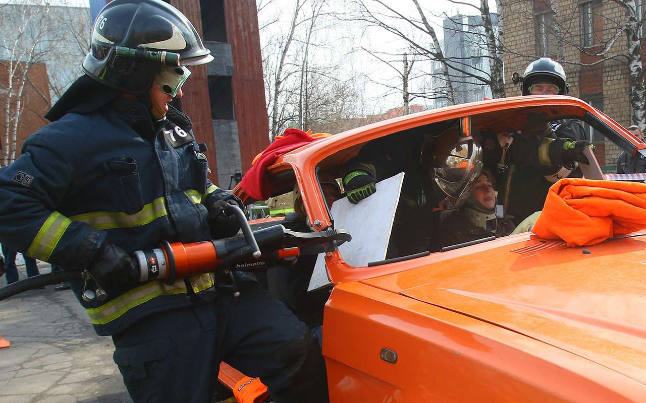 В России вступил в силу новый ГОСТ по спасению людей в автомобилях