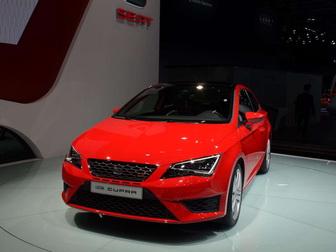 Горячий хэтчбек SEAT Leon Cupra получил российский ценник