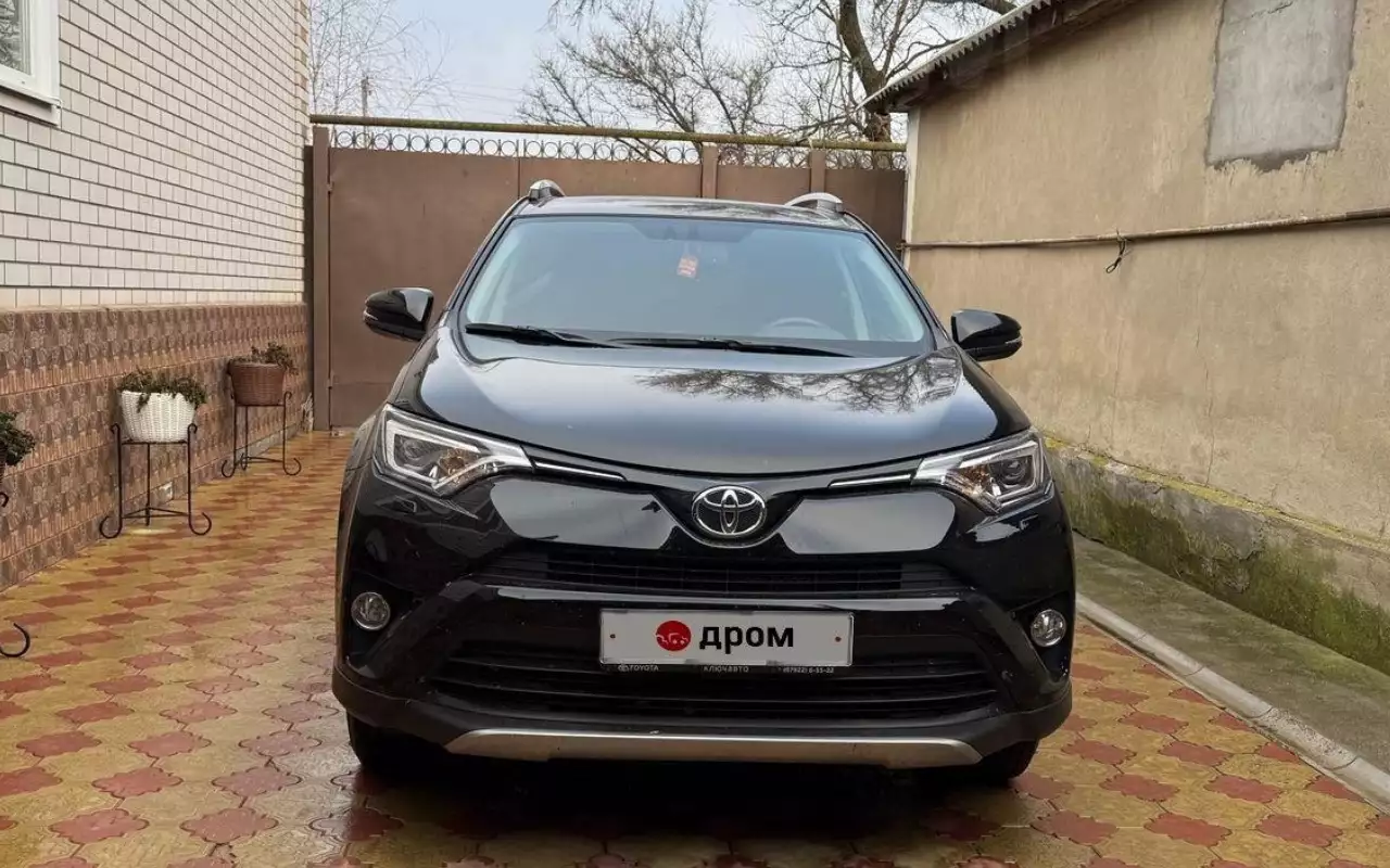 Toyota RAV4 2018 года выпуска
