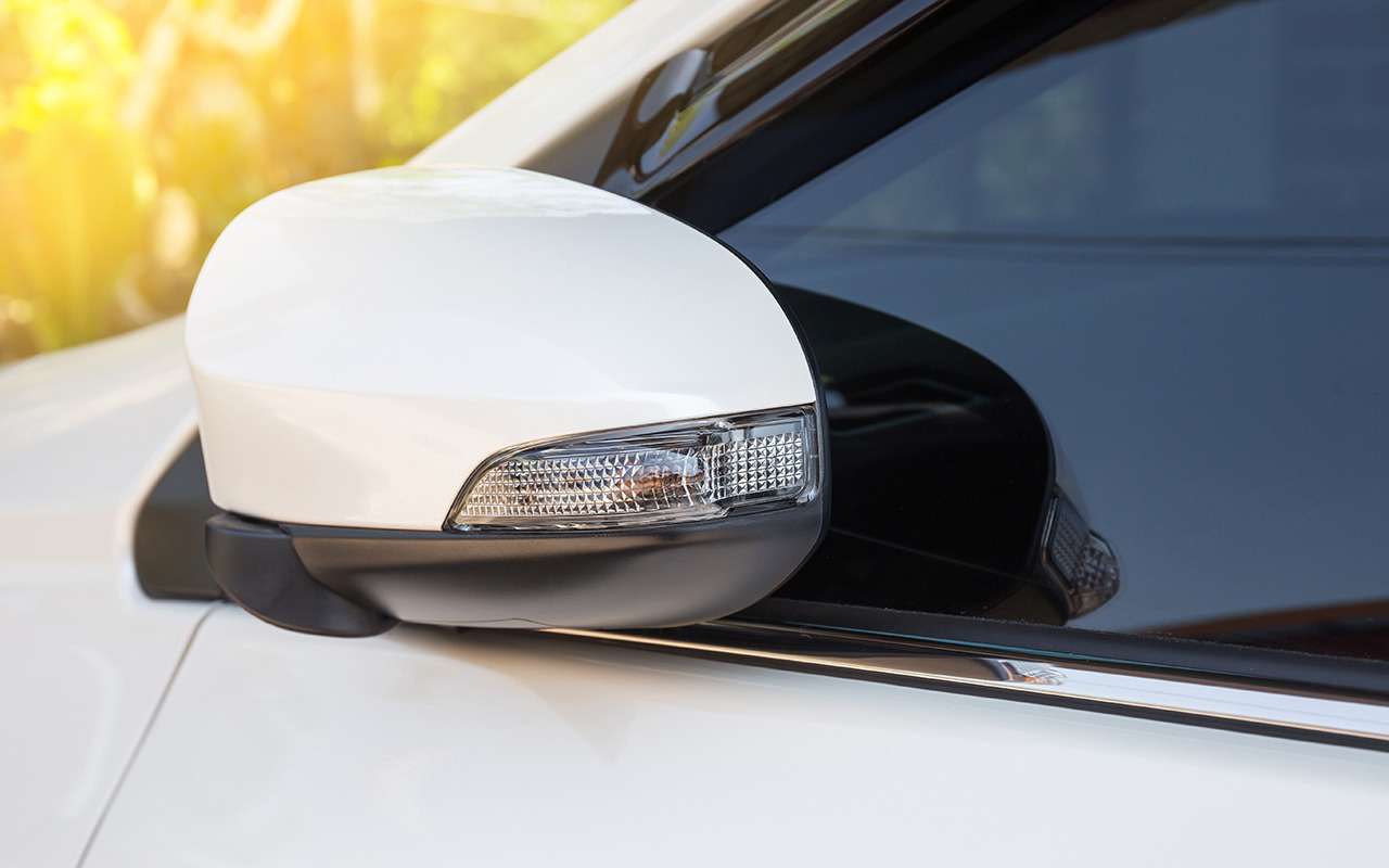 Сложил зеркала на трассе - много топлива сэкономлю?