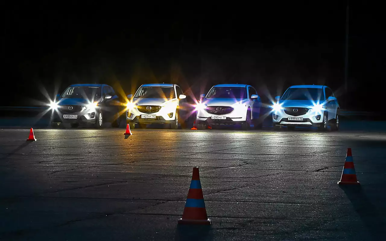 Неоригинальные Bi-LED-модули освещают дорогу не хуже штатной светотехники и при этом существенно дешевле. Самый серьезный их недостаток – по закону такую переделку нужно зарегистрировать.