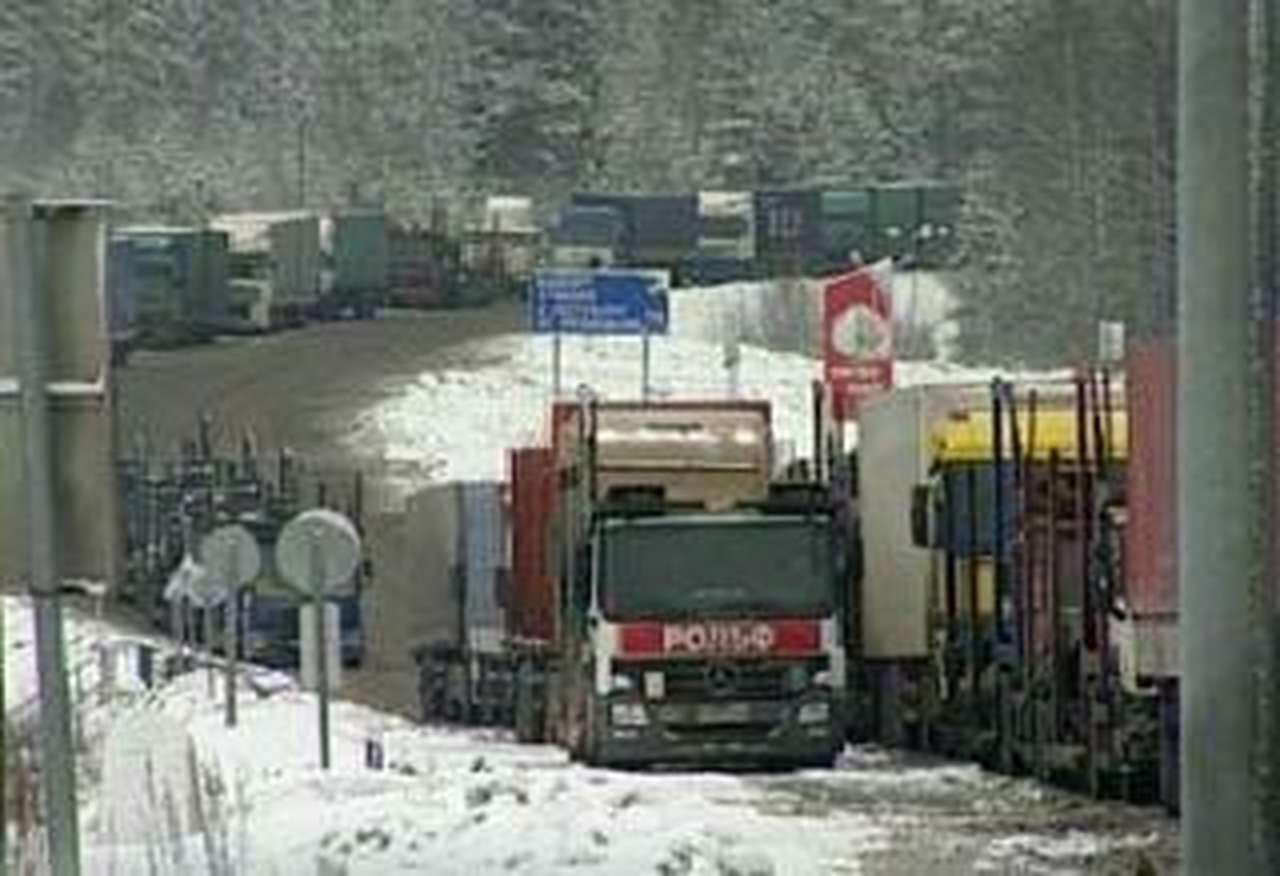 Дальнобойщики написали Путину из очереди на границе