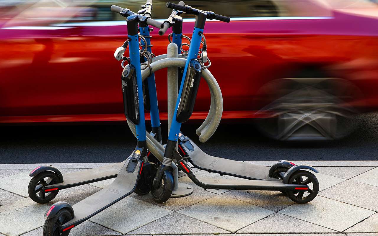 Больше не пешеходы: электросамокаты, моноколеса и сигвеи попадут в спецкатегорию