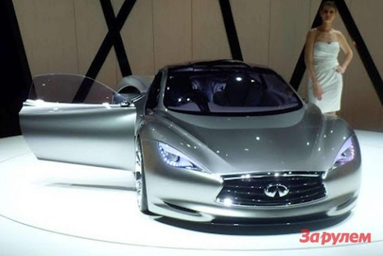 Машина полностью разрабатывалась в Европе (впервые в практике Infiniti). Проект, кстати, частично спонсировало правительство Великобритании в рамках программы по увеличению количества экологичных машин на дорогах Соединенного Королевства. От Infiniti требовалось создать что-то близкое к коммерческим реалиям, но в то же время нечто новое, оригинальное