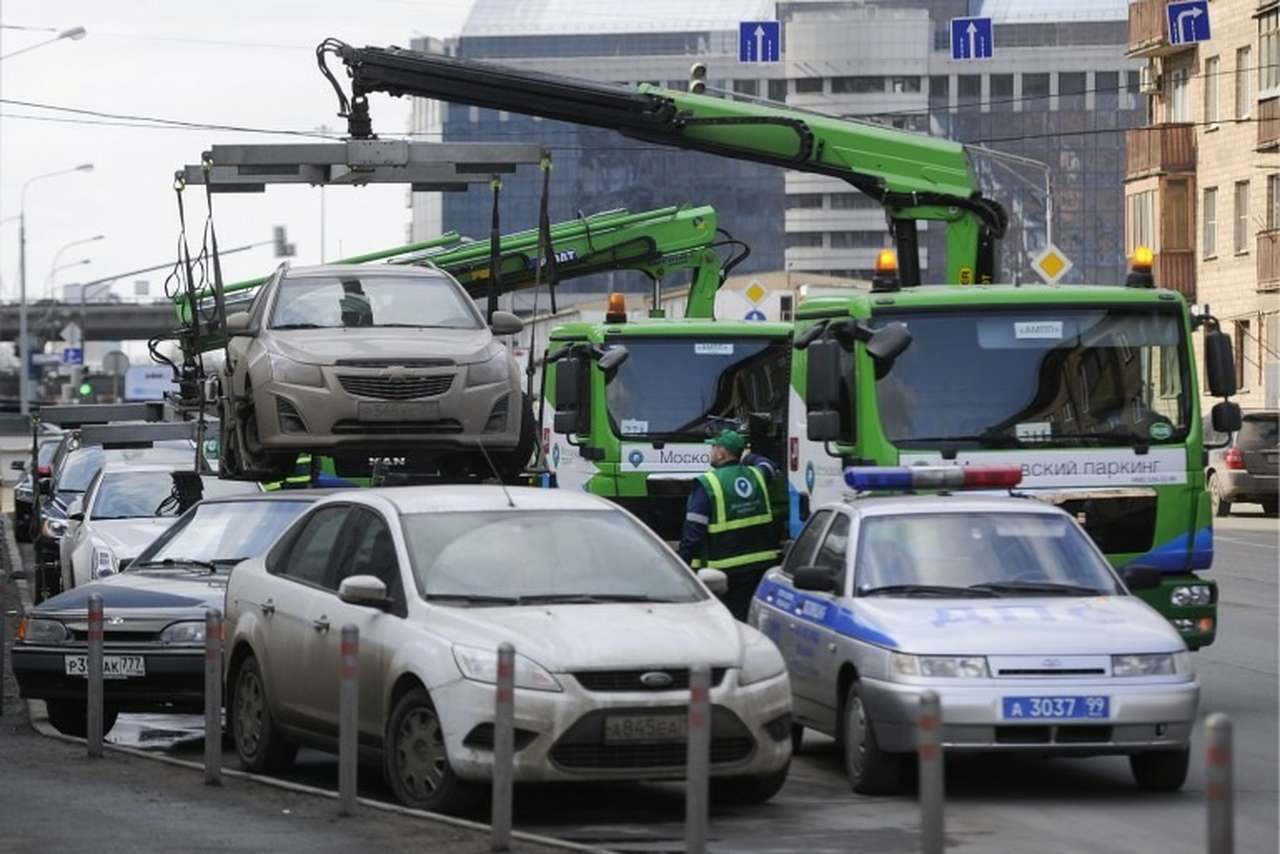 В Госдуме хотят обязать эвакуаторов отправлять СМС-предупреждения водителям