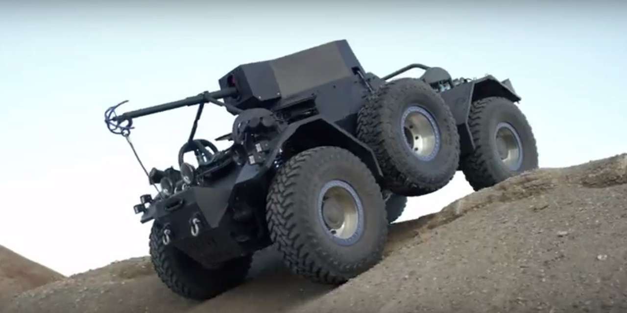 Добро с кулаками: военный вседорожник прорекламировал шины