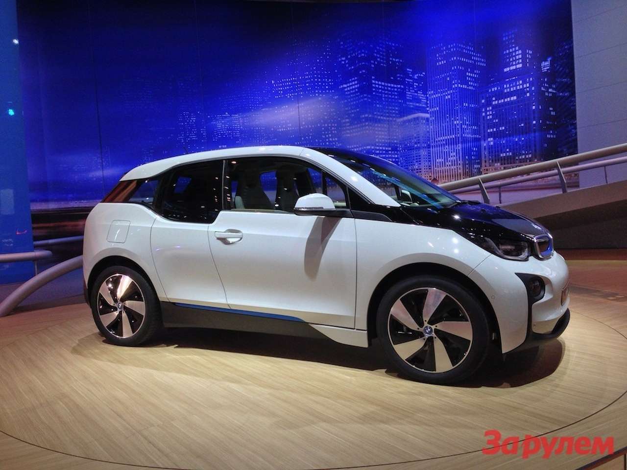 Первые электрокары BMW i3 поступят к российским дилерам в 2014 году