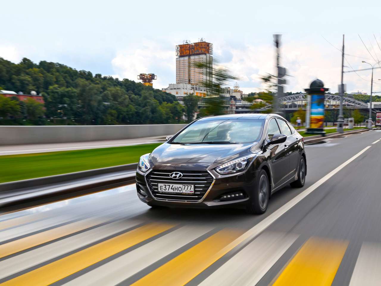 Перечисляем обновы седана и универсала Hyundai i40