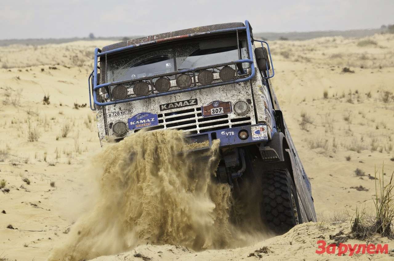 К вечеру четверга КАМАЗы выиграли четыре этапа из пяти - на одном этапе быстрейшим оказался экипаж на Tatra