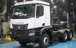 КАМАЗ выпустил первый экземпляр нового седельного тягача