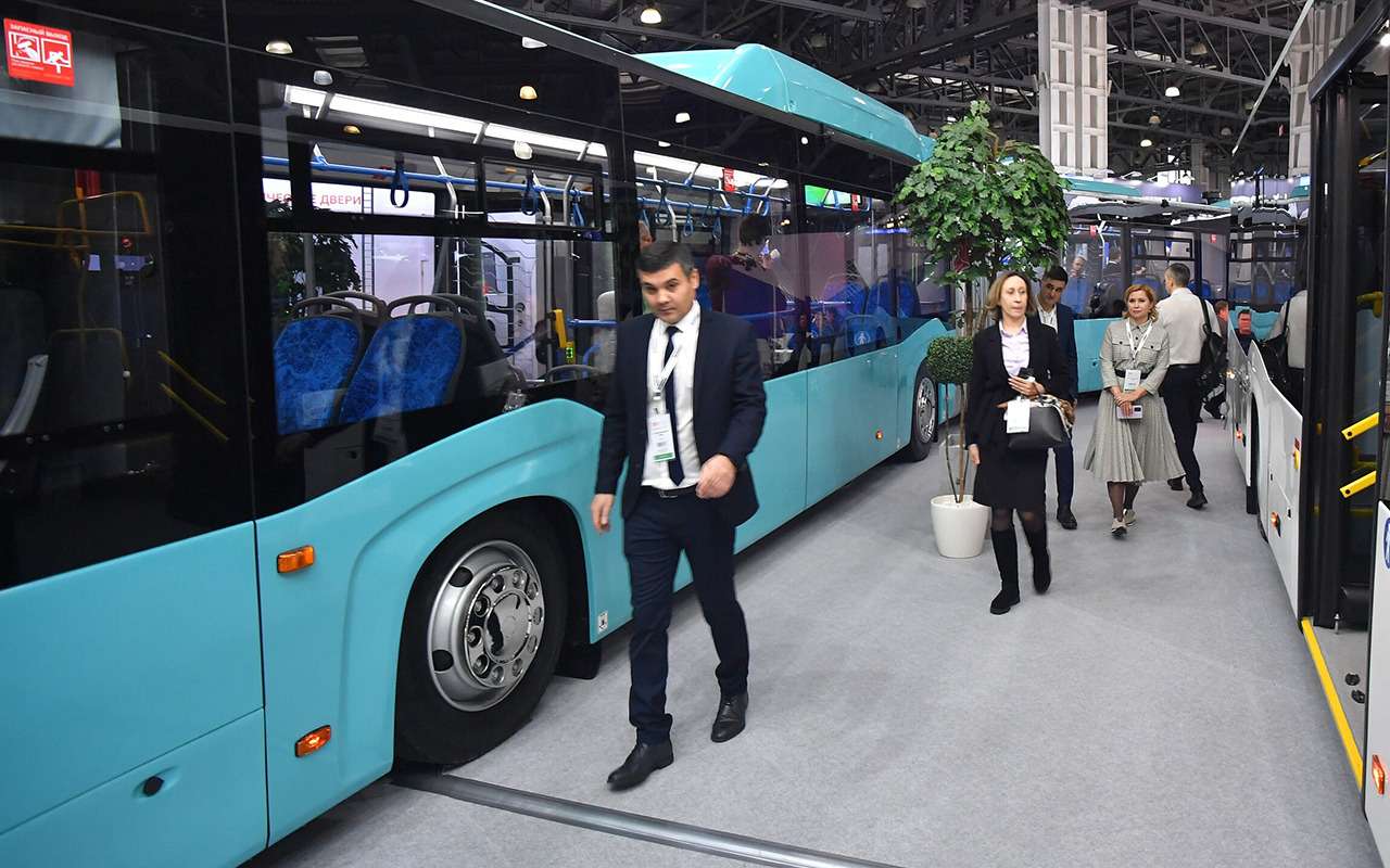 Влезут все: КАМАЗ и НЕФАЗ разработали огромный автобус