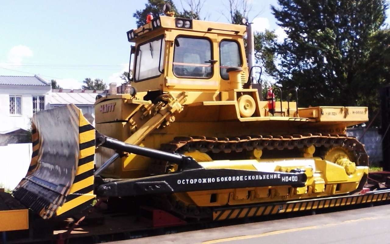 Трактор Т-330