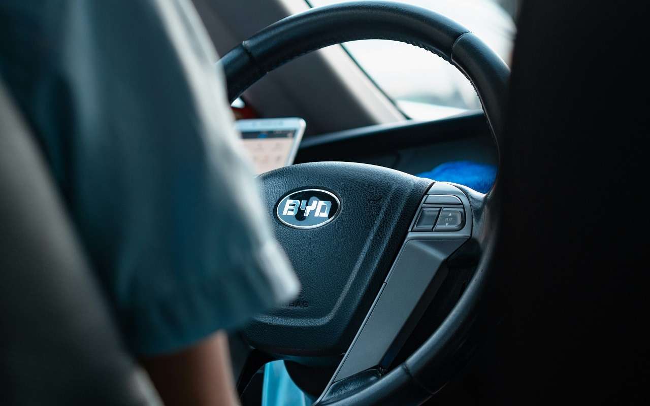 Бюджетные автомобили BYD попадут в Россию через соседнюю республику