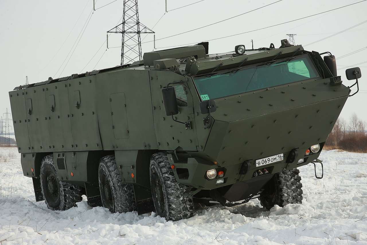 Новые Golf и Cruze, танки на дорогах, поворот на «красный». Итоги недели 1–5 апреля с Владимиром Соловьевым