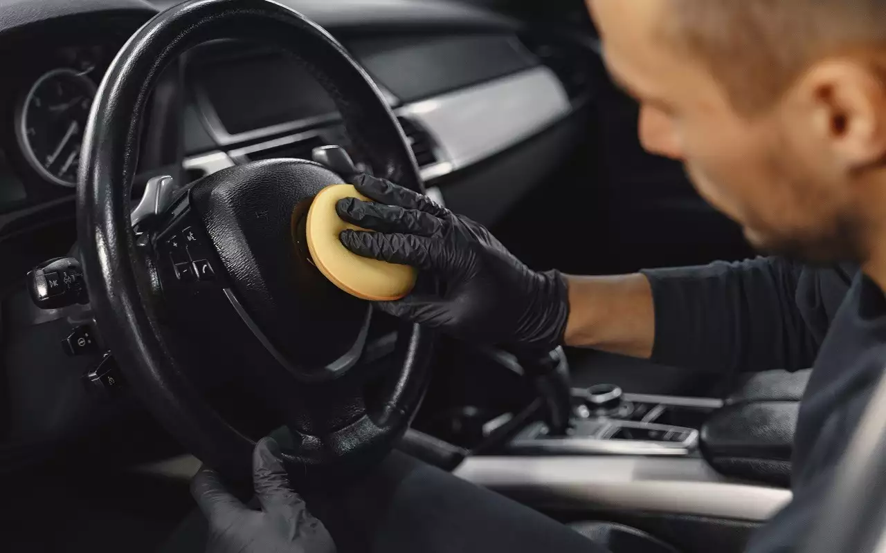 Истертый руль и грязные диски: что машина может рассказать о хозяине