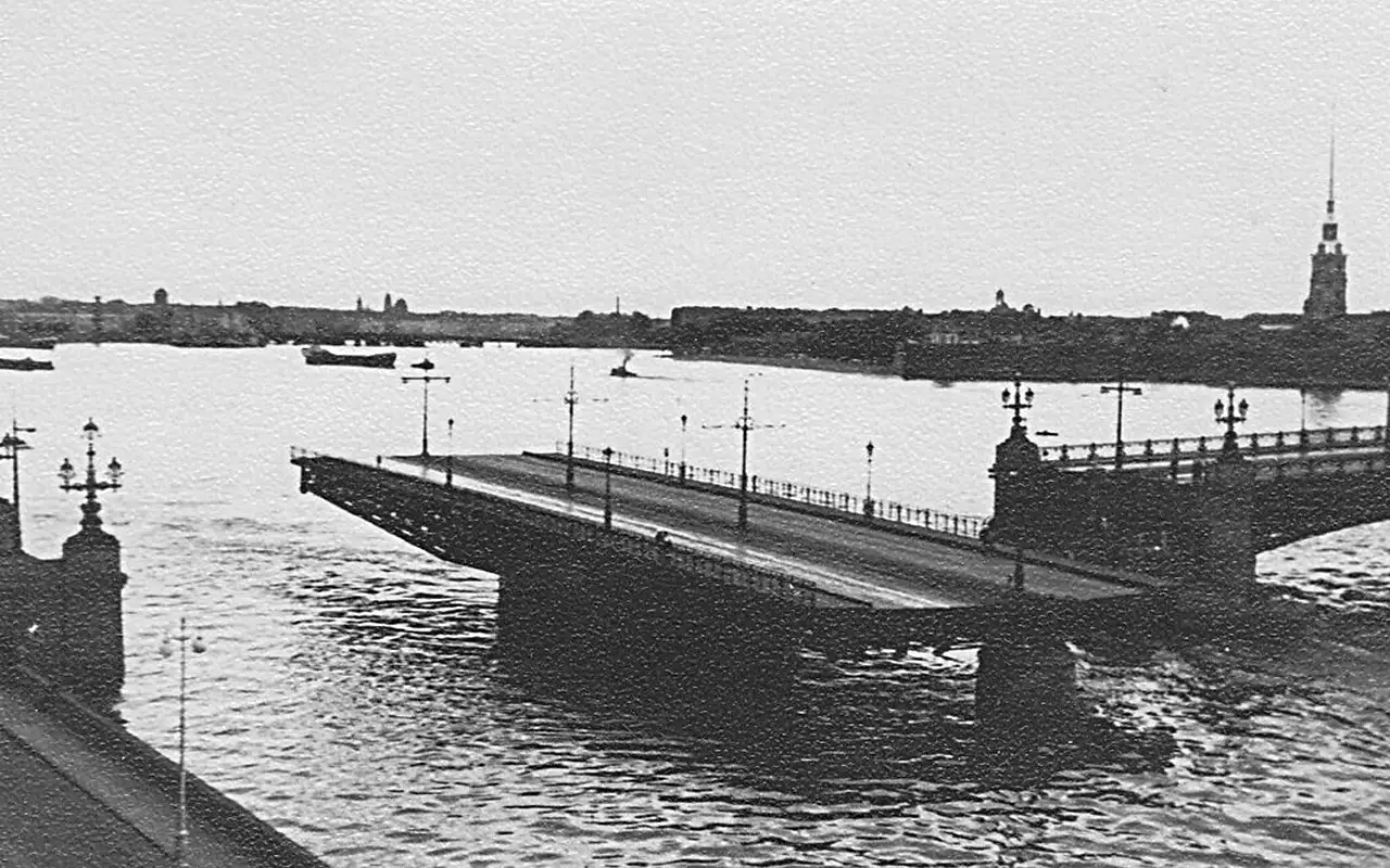 Троицкий мост в Санкт-Петербурге