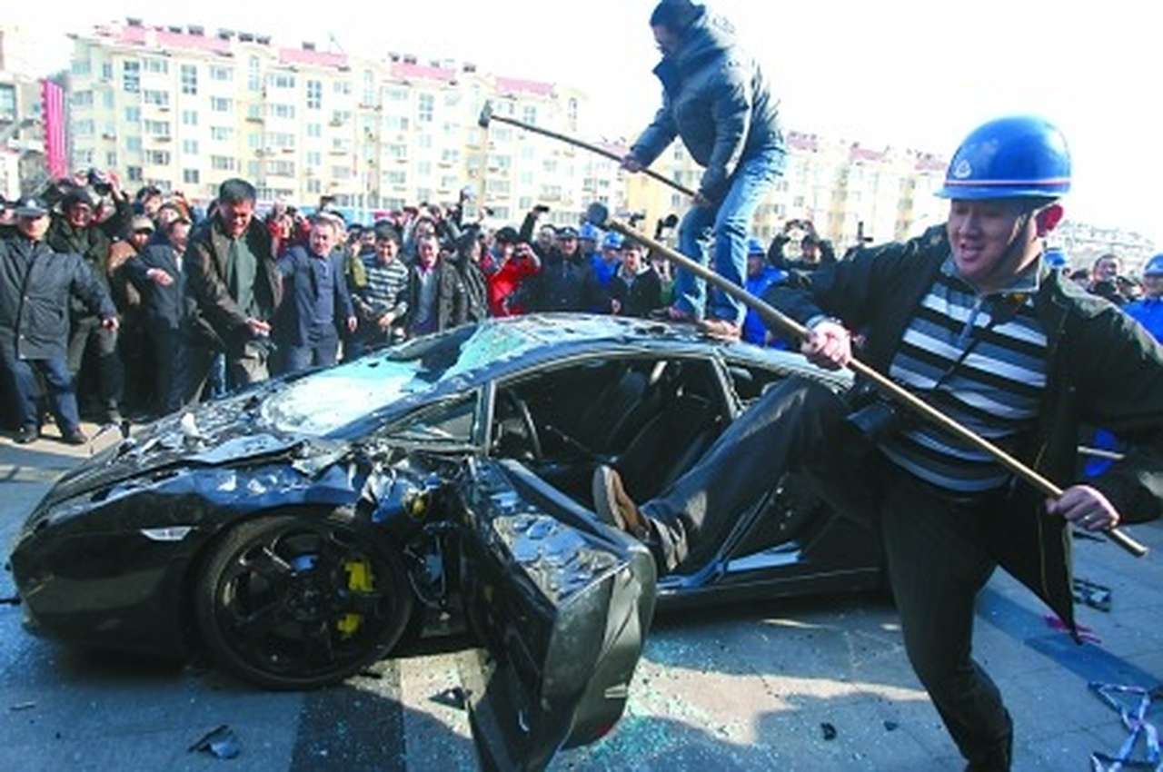 Ломом по Lamborghini