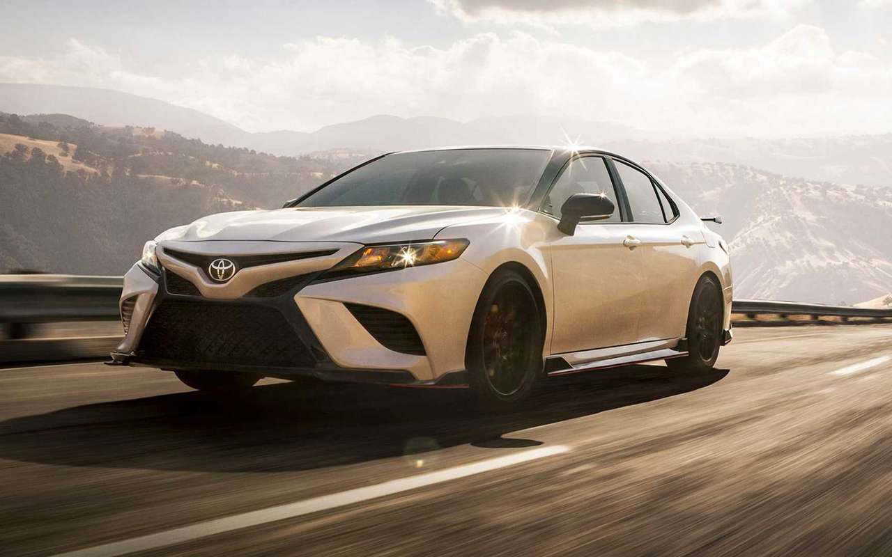 Свои версии для Camry TRD готовит уже давно, но они продавались только в Японии. Новое поколение Camry - первая попытка TRD выйти со спортседаном за пределы домашнего рынка
