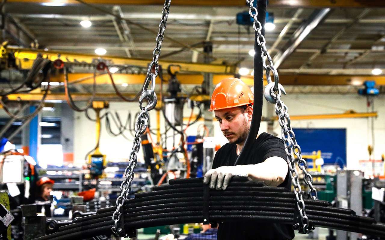 Как завод «Урал» утоляет кадровый голод?