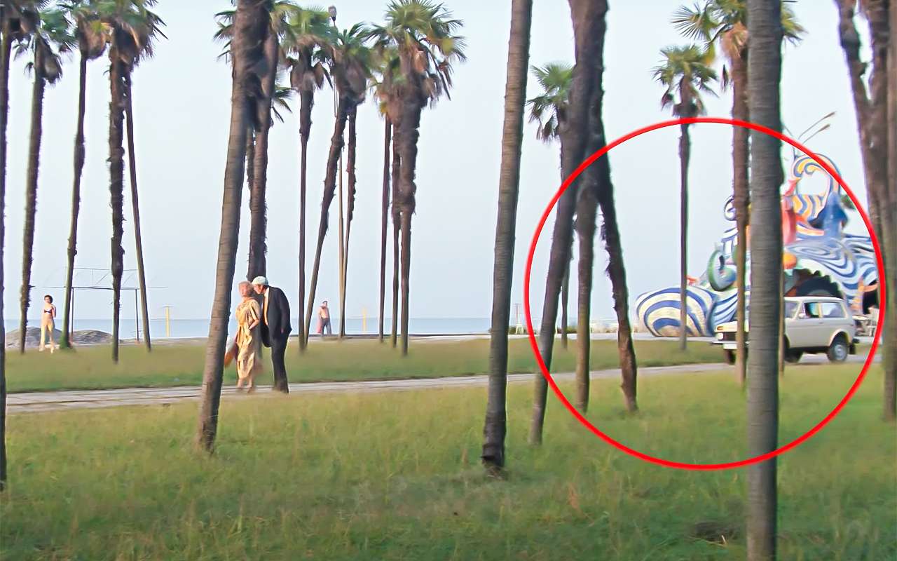 Забавный киноляп: Нива случайно попала в кадр на съемках «Любовь и голуби»