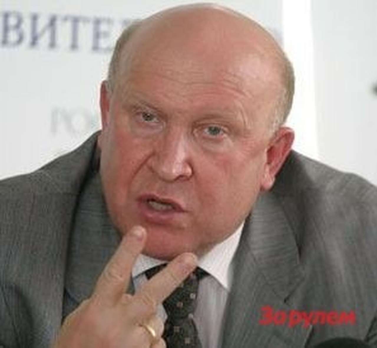 В Москве в автомобиль Валерия Шанцева бросили бутылку