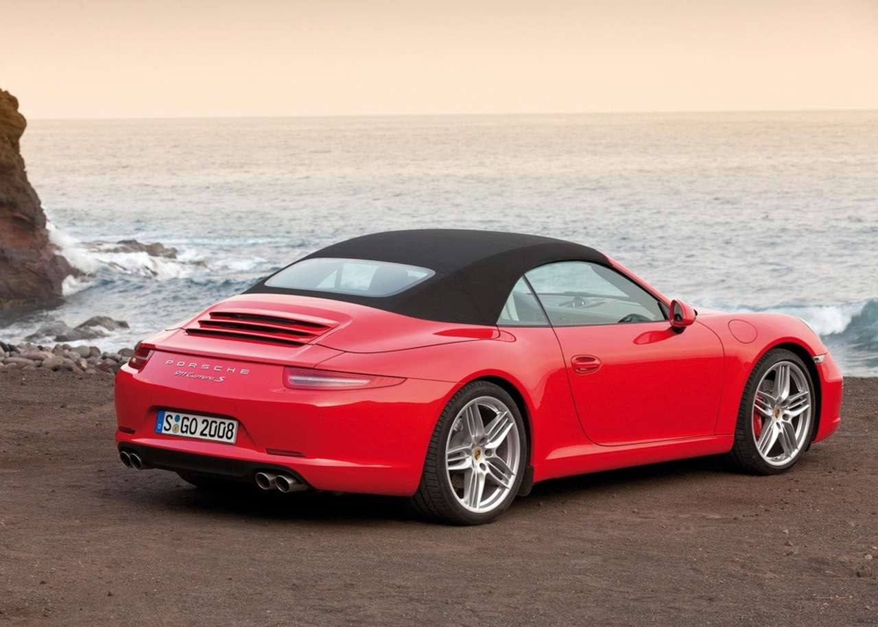 Porsche показал 911-й с мягким верхом