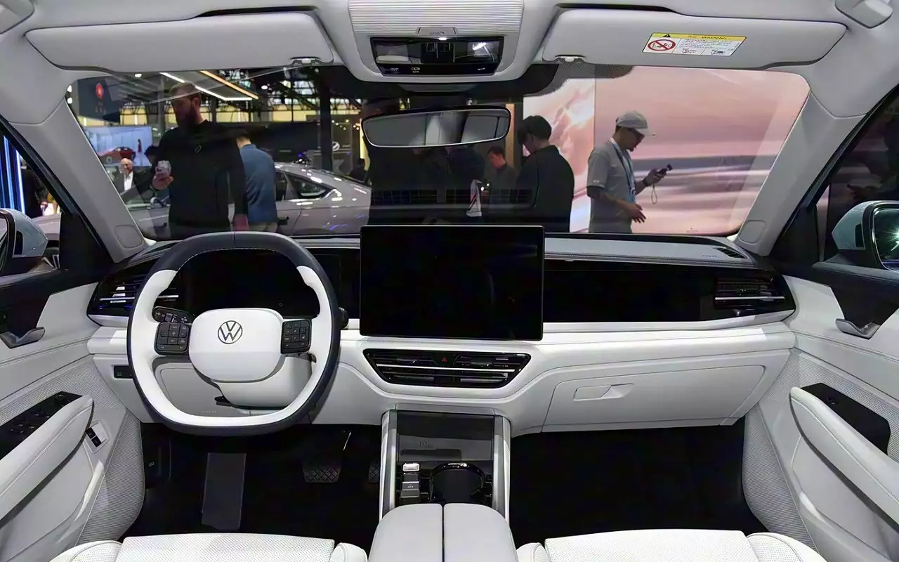 Интерьер Volkswagen Passat ePro