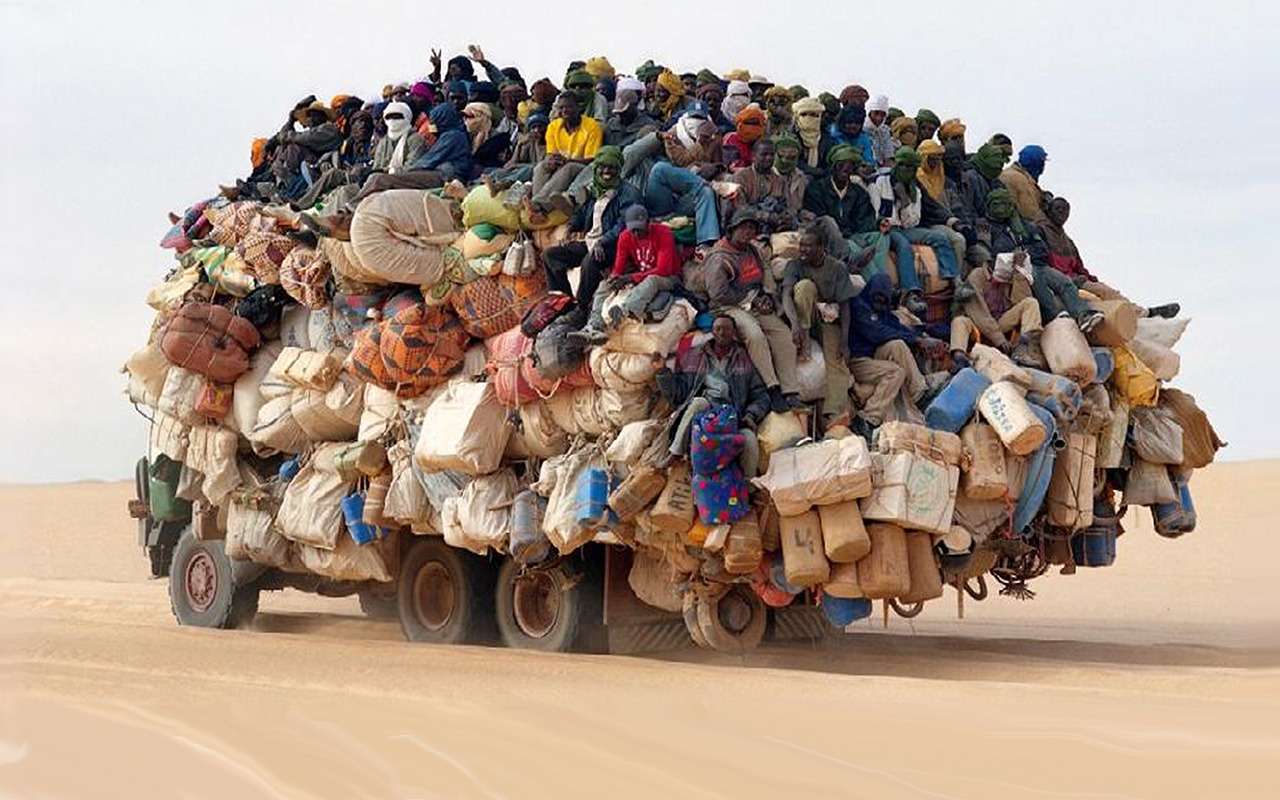 Осторожно - перегруз! Как забивают машины под завязку