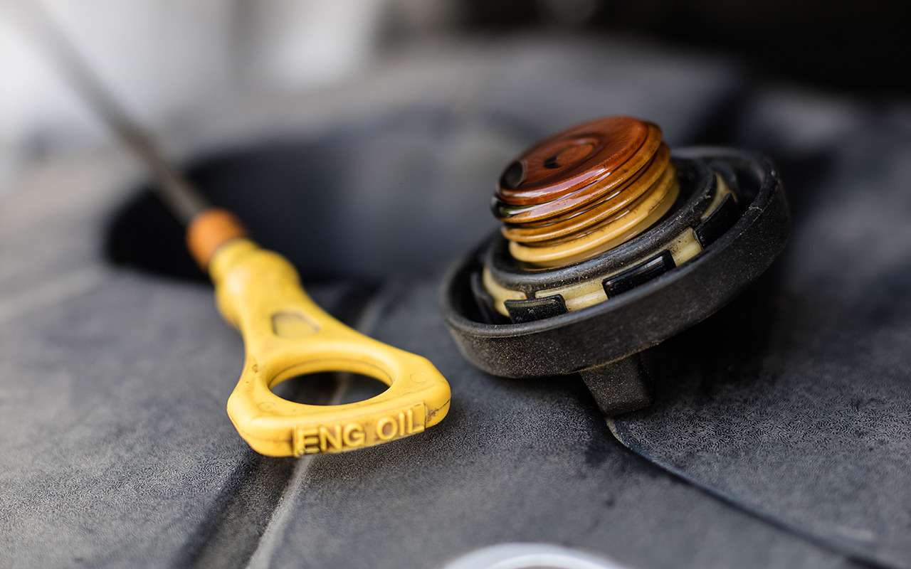 Проверьте багажник – там должна быть литровая канистра масла!