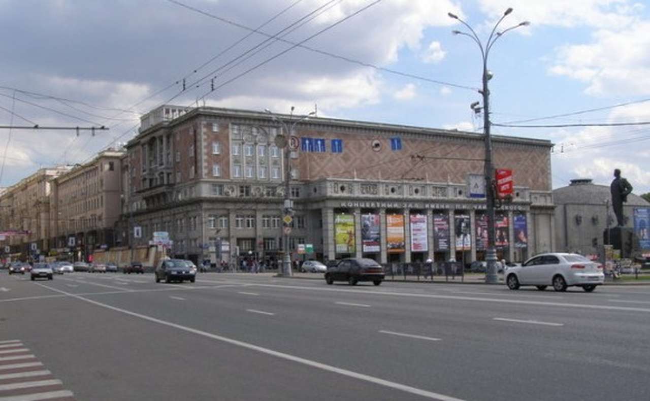 Ночью в центре Москвы эвакуировали автомобили 