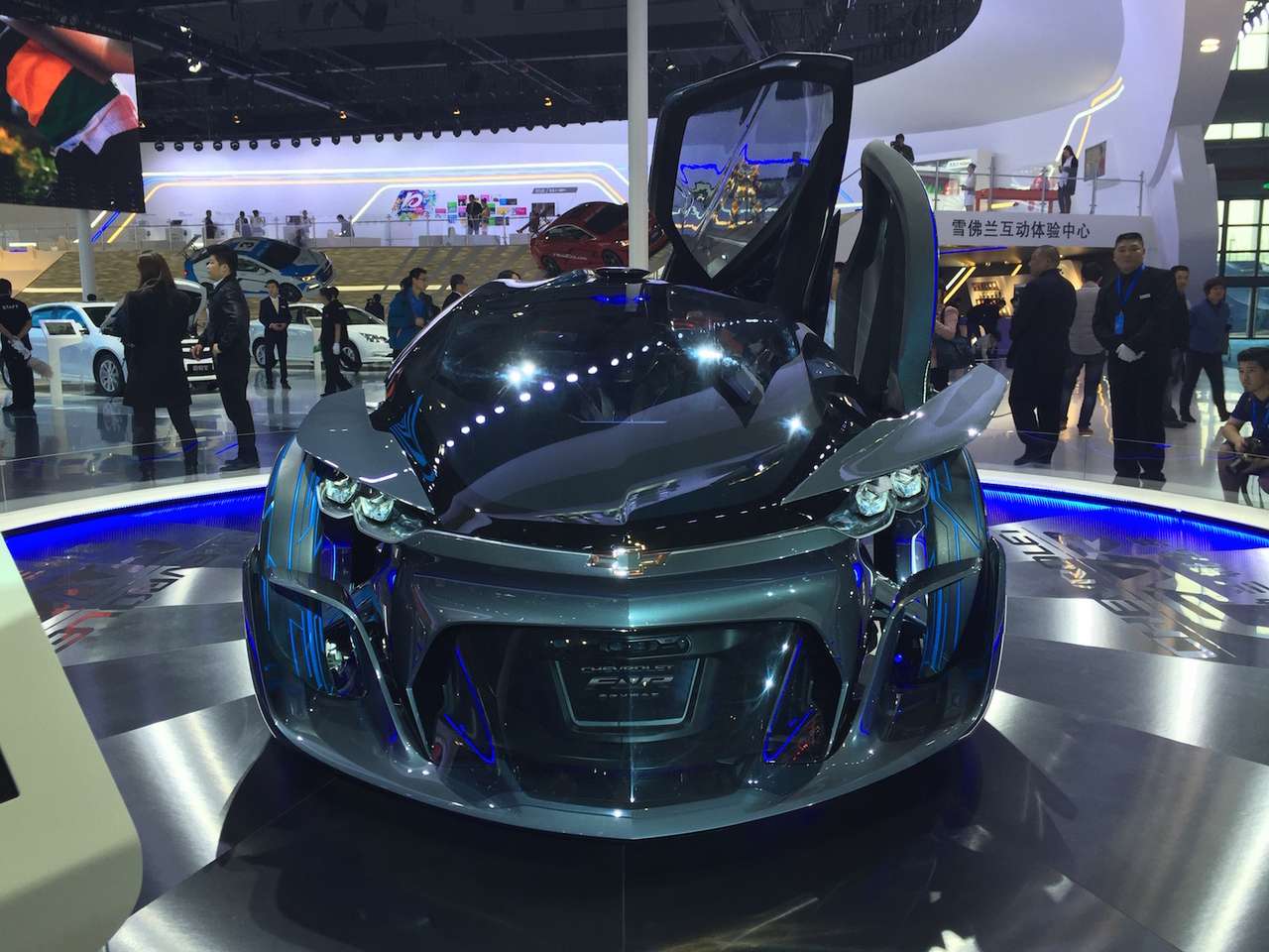 Chevrolet удивила машиной-роботом будущего