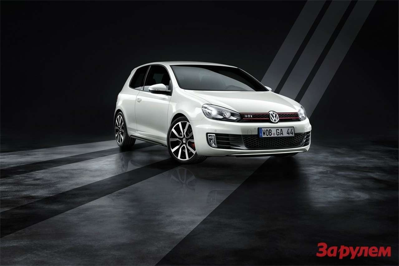 VW Golf GTI оделся в «Адидас»
