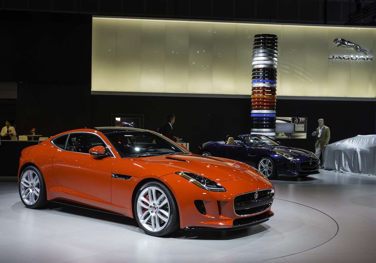 Дебют купе Jaguar F-type на автосалоне в Лос-Анджелесе в ноябре 2013 года