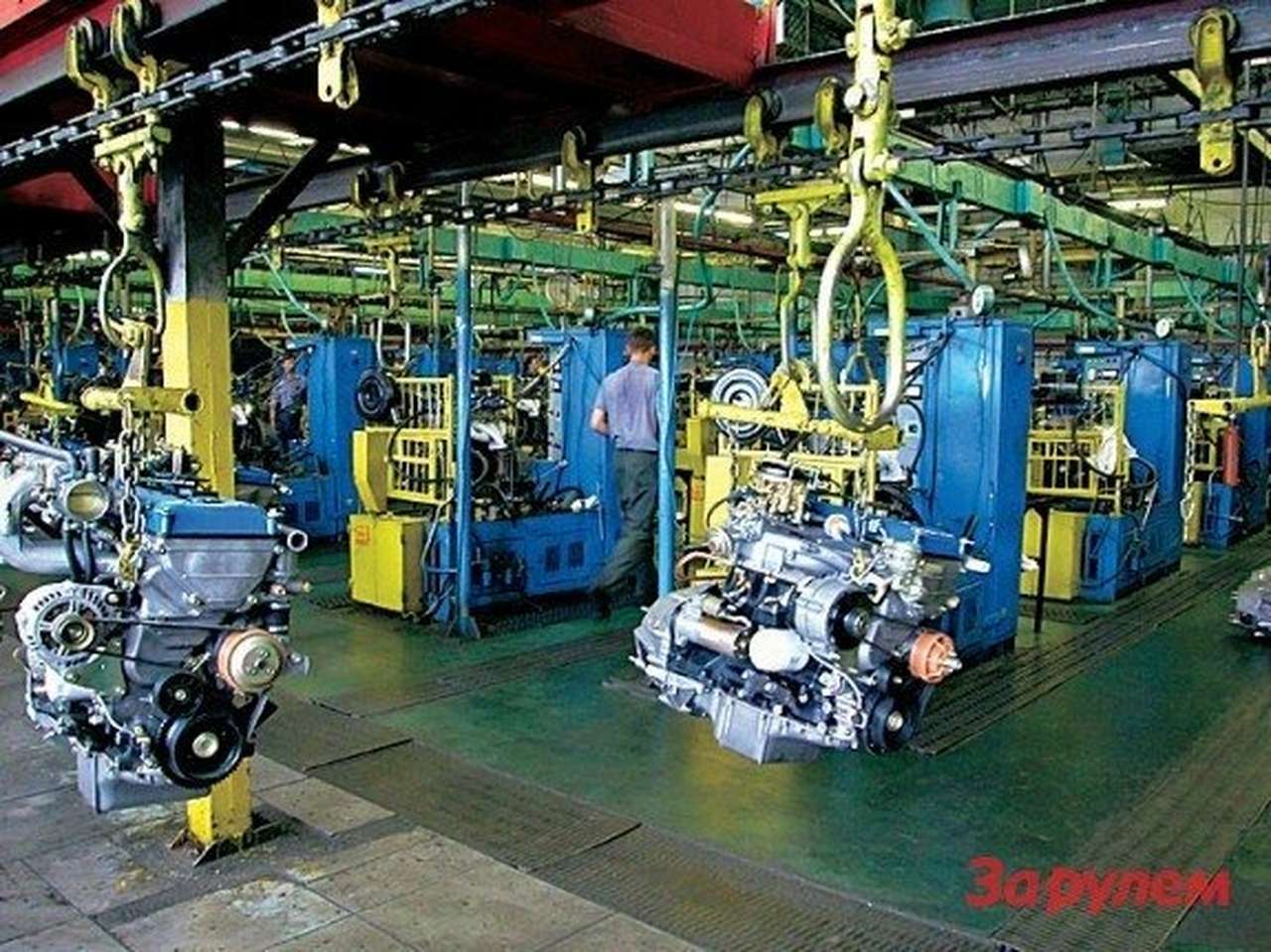 1 июня этого года назвать бы Днем защиты российского автопрома — в честь подписания первых контрактов правительства и инофирм о выпуске автомобилей по новым условиям промсборки. Праздник продолжится — последуют другие договоры, в том числе с производителями компонентов... А чем, собственно, плохи старые условия? Хотя бы тем, что мы не приобрели то, что могли бы, а значит, потеряли  — считает эксперт автопрома.