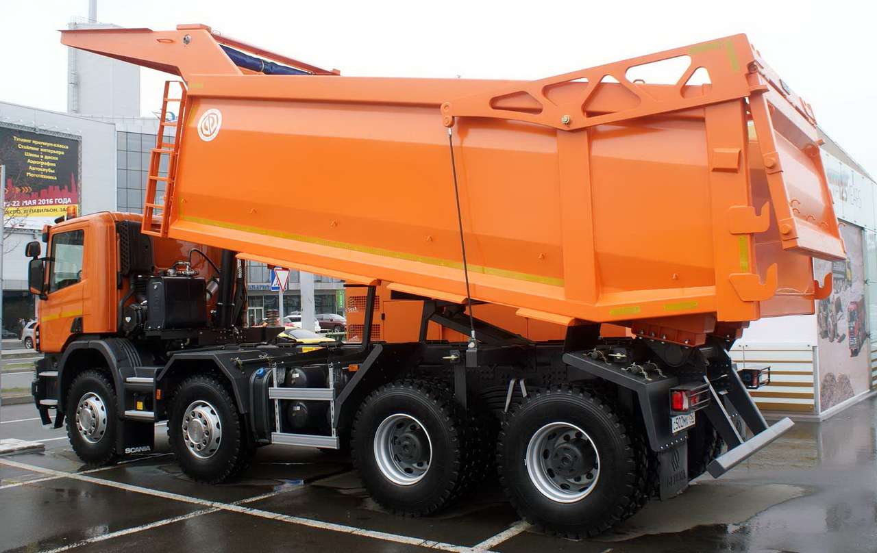Карьерный самосвал Scania P440 CB8x4EHZ: с выставки – в разрез