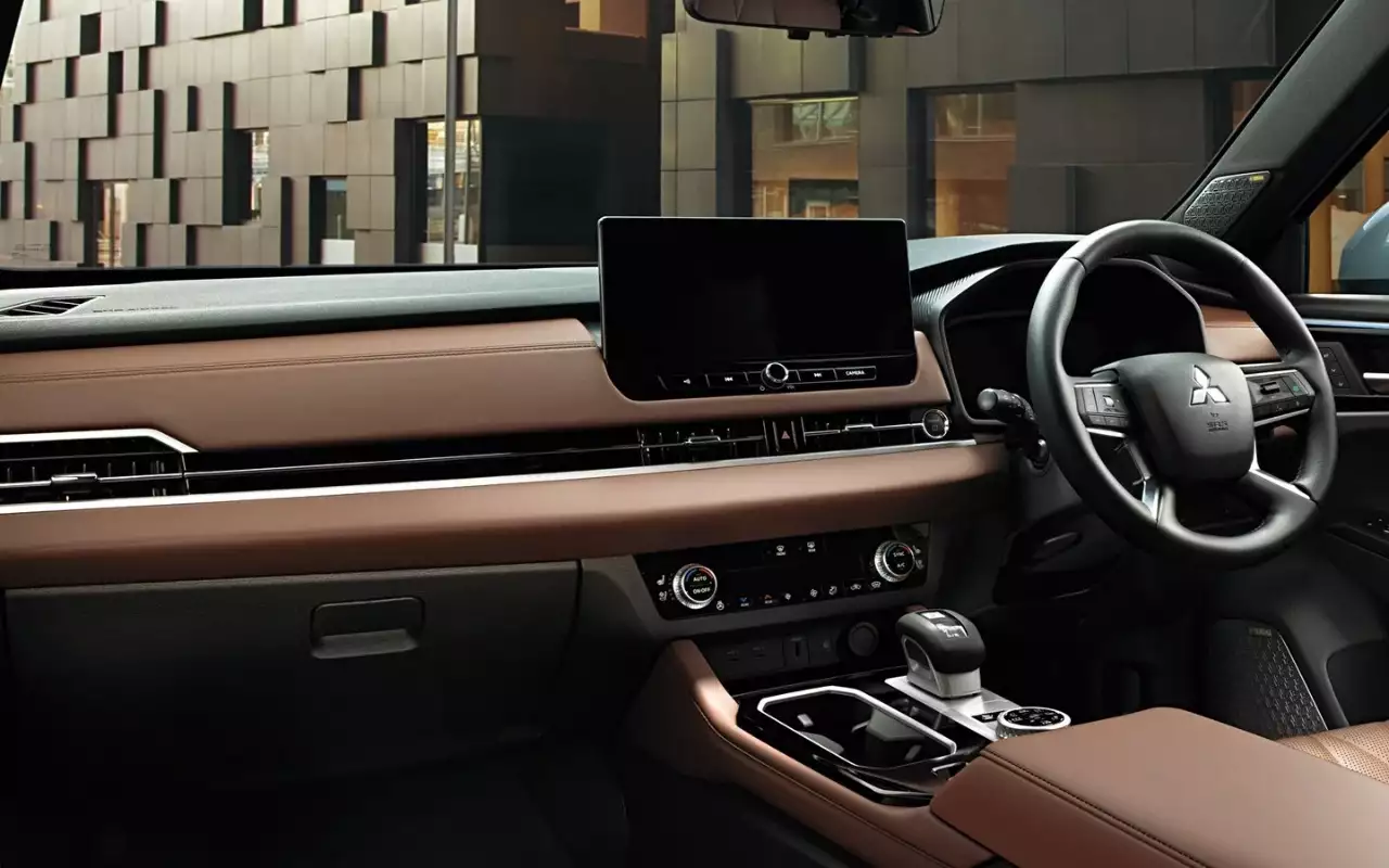 Интерьер Mitsubishi Outlander