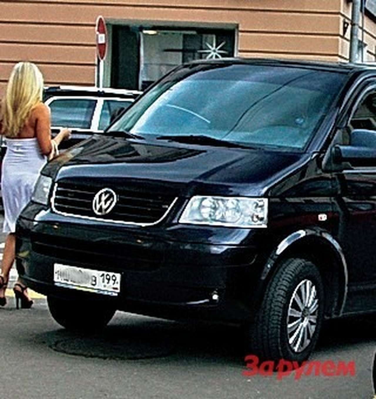 На Ленинградке места для парковки организовали на тротуарах