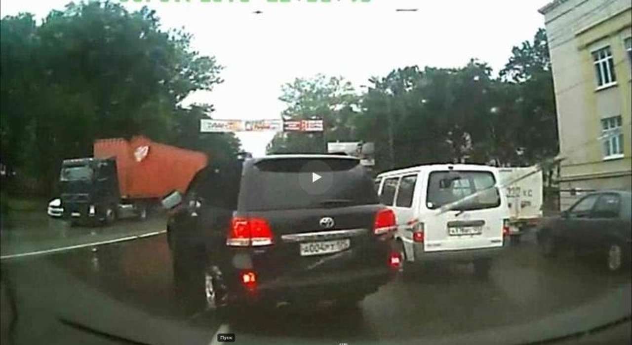 ГИБДД Приморья накажет экс-водителя вице-губернатора за выезд на встречку 