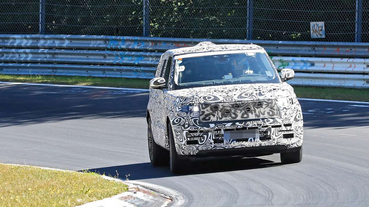 Новый Range Rover поймали в камуфляже
