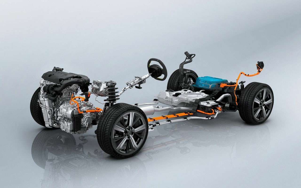 Эта гибридная установка Peugeot, как и все другие, поражает своей сложностью: по сути, это две силовые установки, отсюда и цена.